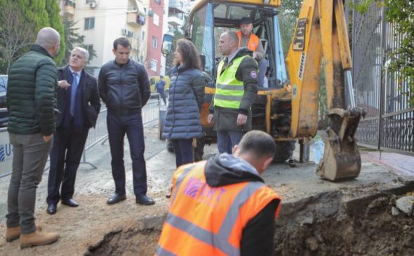 Nis heqja e depozitave ne Njesine 13- Bashkia e Tiranes: Furnizim 24 ore me uje